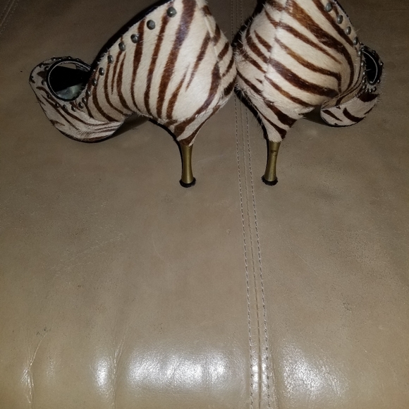 Shoes - Picture 7 of 8